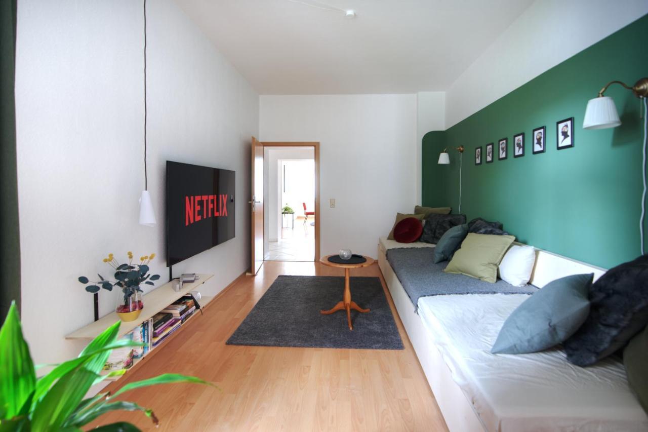 Vonbehling Boutique Apartment Mit 65Zoll Tv Und Designerstuecken Halle  Kültér fotó