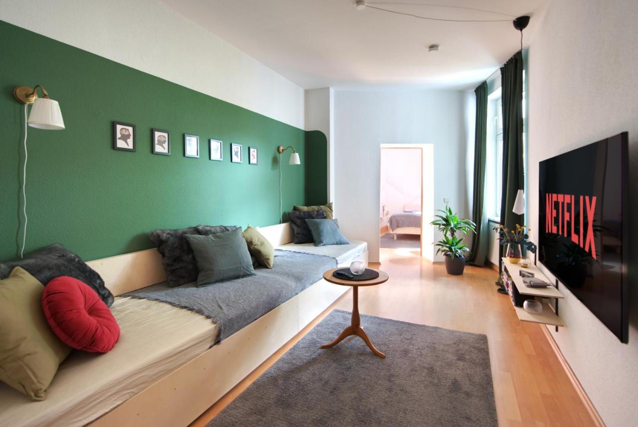 Vonbehling Boutique Apartment Mit 65Zoll Tv Und Designerstuecken Halle  Kültér fotó
