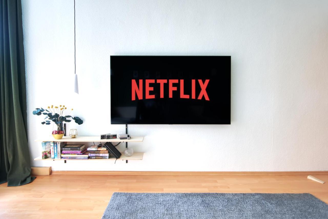 Vonbehling Boutique Apartment Mit 65Zoll Tv Und Designerstuecken Halle  Kültér fotó