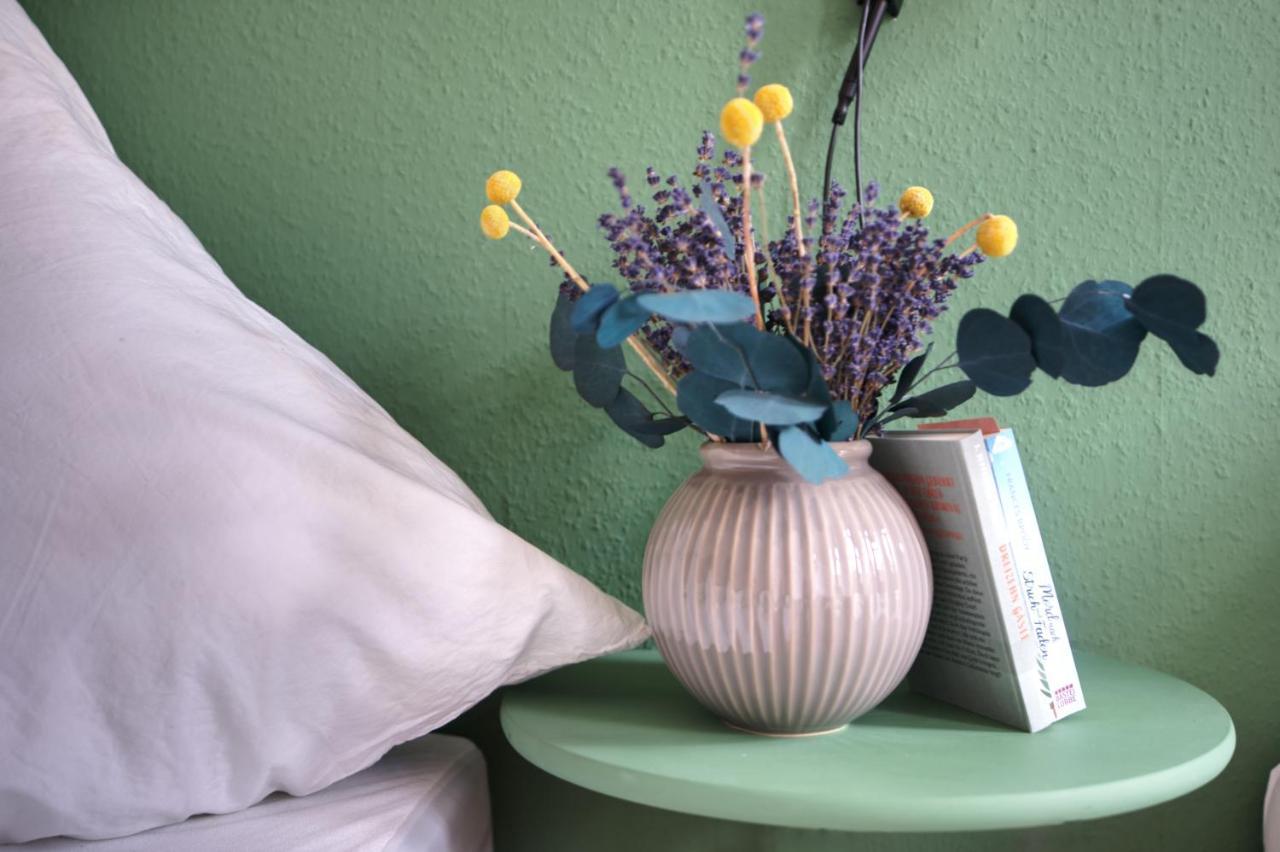 Vonbehling Boutique Apartment Mit 65Zoll Tv Und Designerstuecken Halle  Kültér fotó