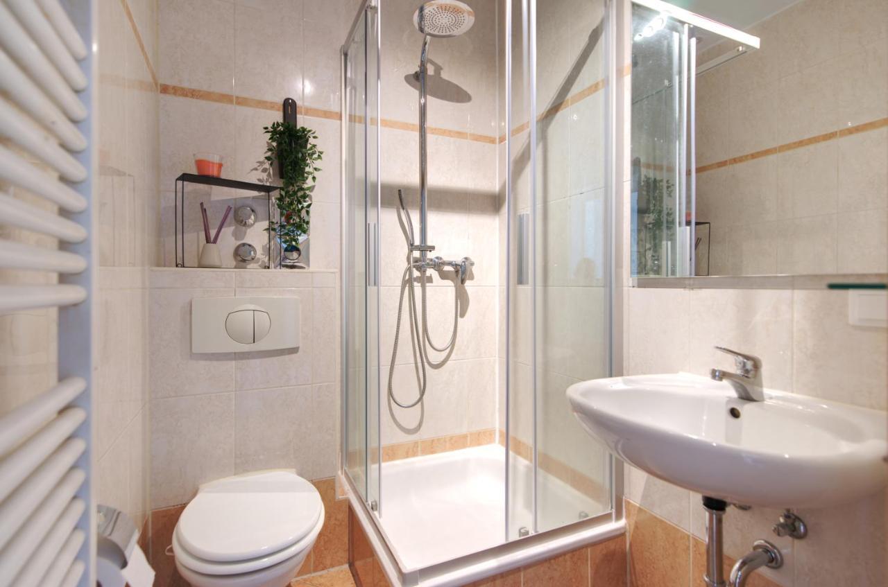 Vonbehling Boutique Apartment Mit 65Zoll Tv Und Designerstuecken Halle  Kültér fotó