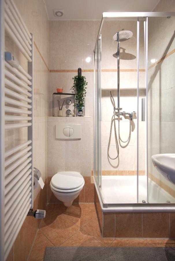 Vonbehling Boutique Apartment Mit 65Zoll Tv Und Designerstuecken Halle  Kültér fotó